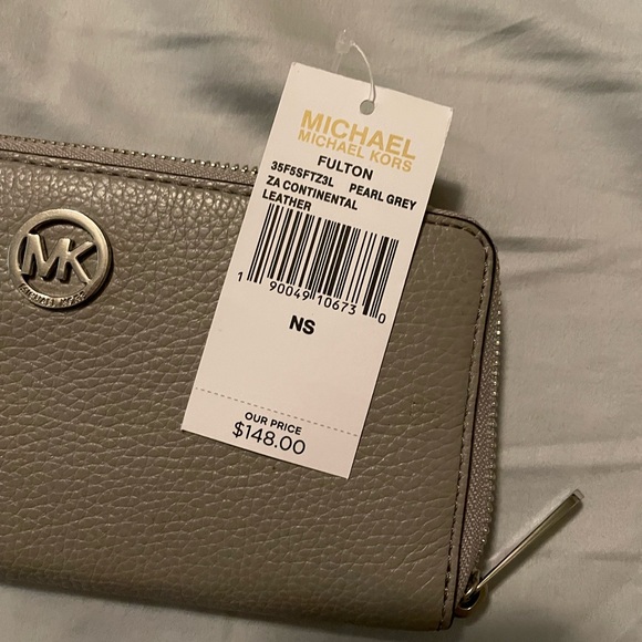 Michael Kors Wallet - Picture 4 of 4